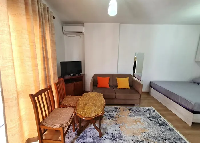 Albania 7 Τίρανα